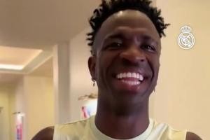 大乐透开奖结果-笑翻！维尼修斯看队友童年照片猜人：巴尔韦德和他儿子一模一样