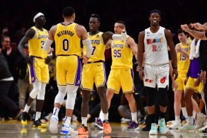 大乐透开奖结果今天奖-残阵湖人展现不屈战斗力，施罗德带伤作战激励全队