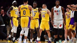 大乐透开奖结果今天奖-残阵湖人展现不屈战斗力，施罗德带伤作战激励全队